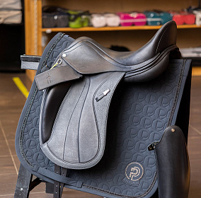 Седло выездковое Equipe CARBON GLAMOUR