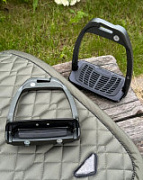 Стремена алюминиевые Hunter H длинный амортизатор и наклонной платформой Стремена алюминиевые Hunter H длинный амортизатор и наклонной платформой